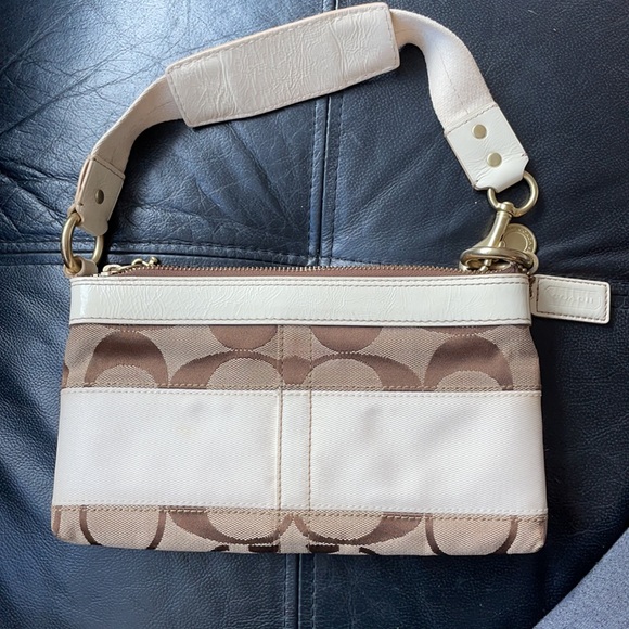 Authentic Coach Monogram Shoulder Bag - Picture 3 of 6